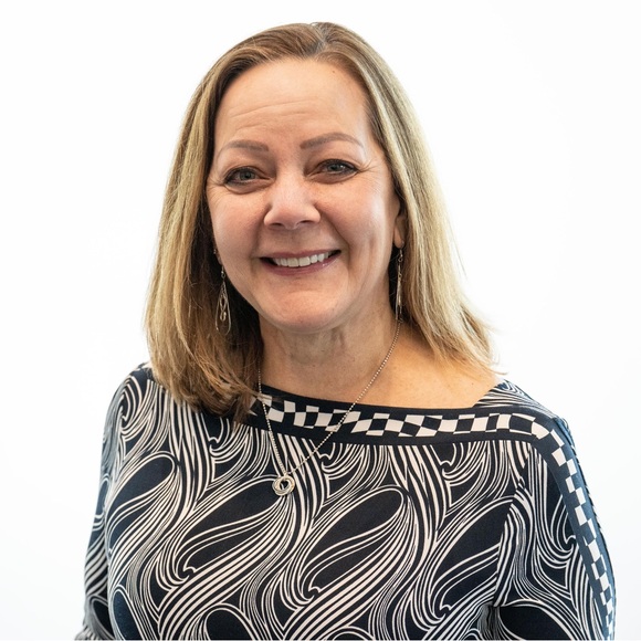 Meet your Posher, Tracy - Picture 1 of 1